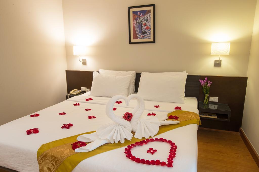 Seasons Siam Hotel Bangkok Bagian luar foto