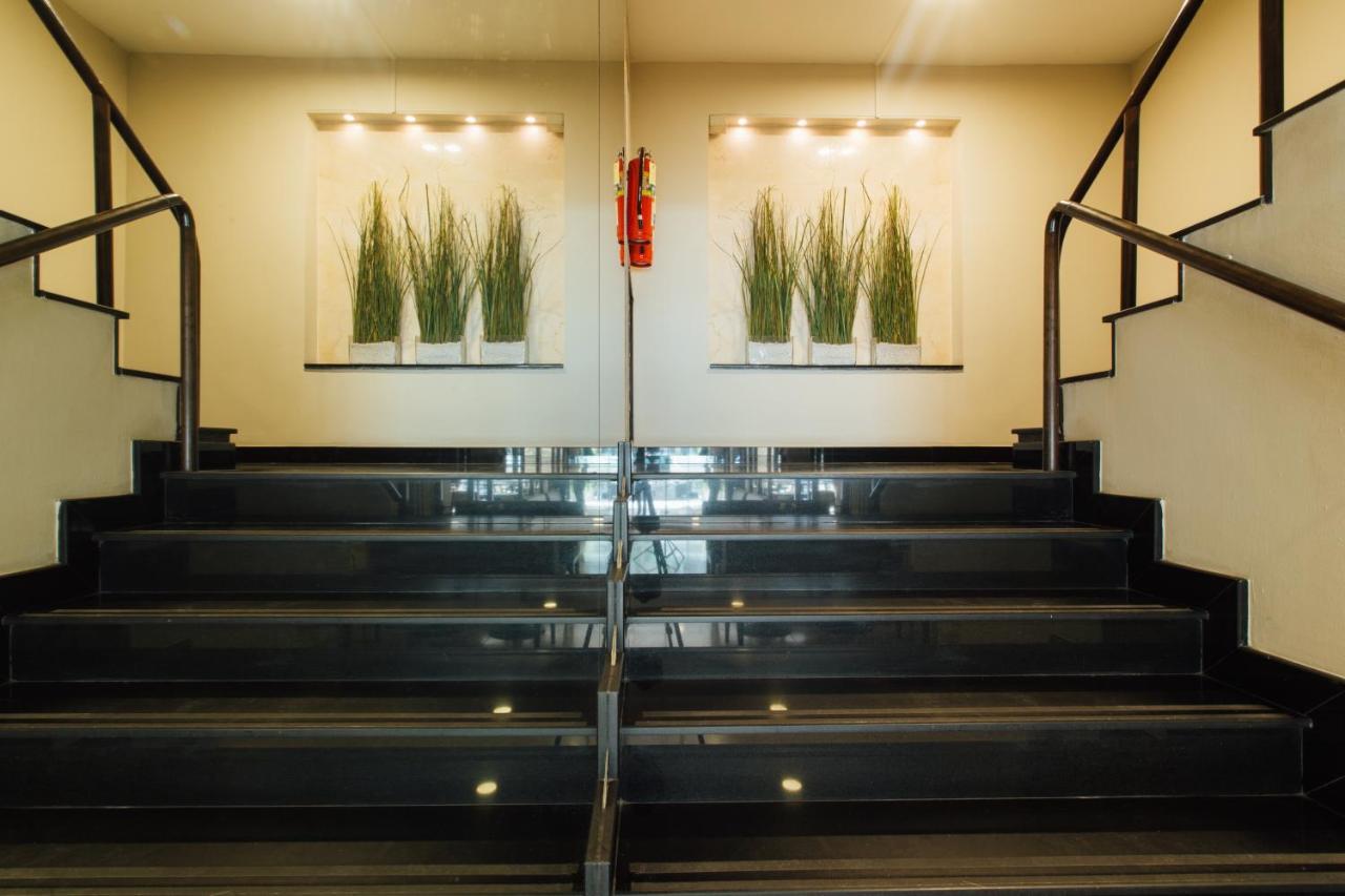 Seasons Siam Hotel Bangkok Bagian luar foto